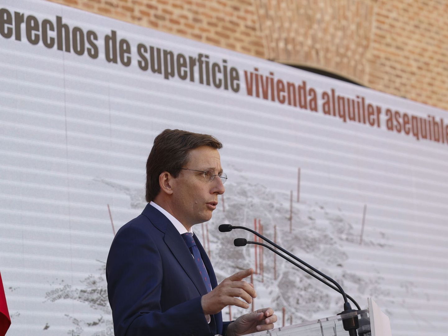 El alcalde de Madrid, José Luis Martínez-Almeida, durante la presentación del concurso en derecho de superficie. (EFE/Chema Moya)