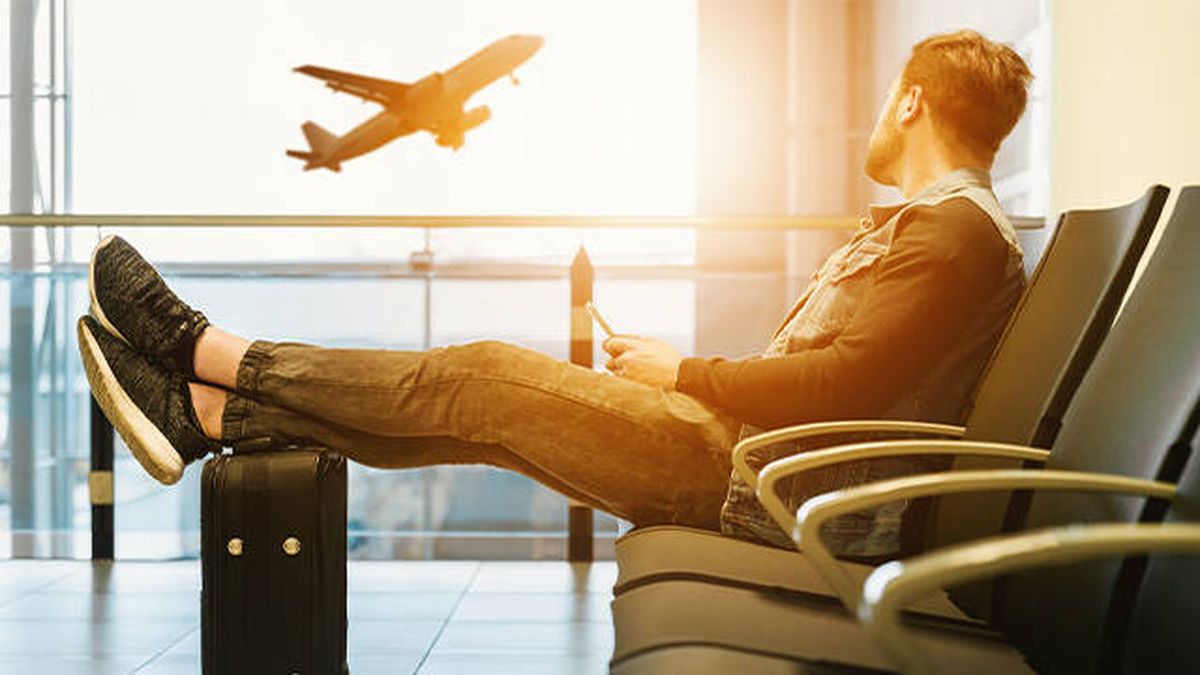Consumo investiga a siete aerolíneas de bajo coste por su política de equipajes y asientos
