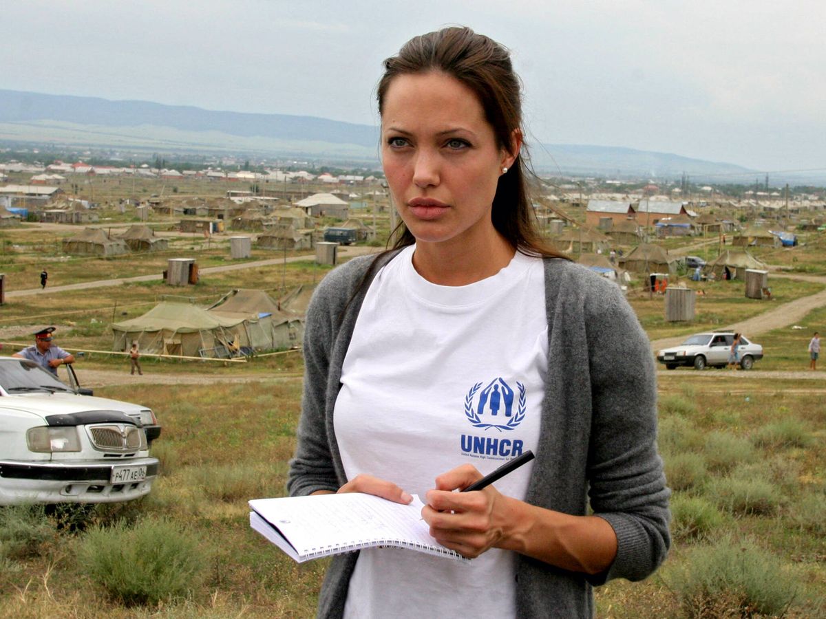 Foto: Angelina Jolie, visitando un campo de refugiados. (Getty/Tanya Makeeva)