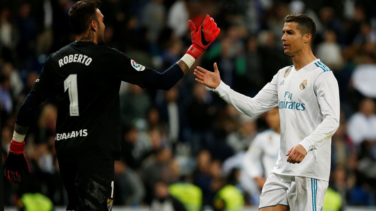Cristiano y Roberto se saludan al final del partido. (Reuters)