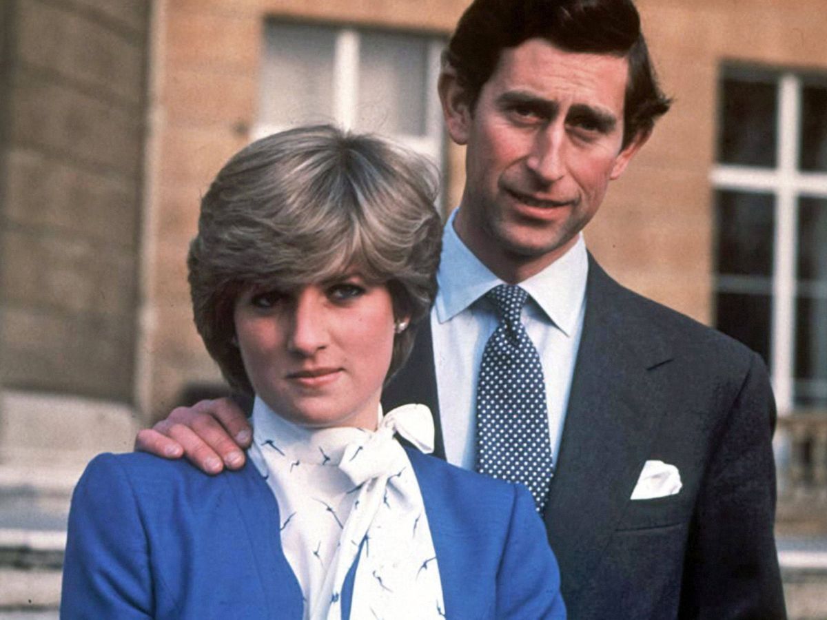 Foto: El príncipe Carlos y Diana de Gales, el día del anuncio de su compromiso. (EFE)