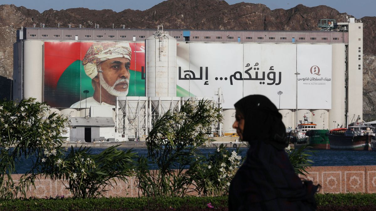 Hasta tres meses de cárcel en Omán por mostrar la rodilla en público