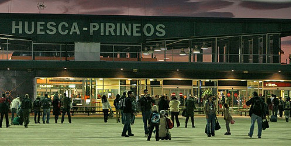 Foto: El despilfarro viaja en ‘business’: Huesca recibió 4 pasajeros en noviembre y ninguno en octubre
