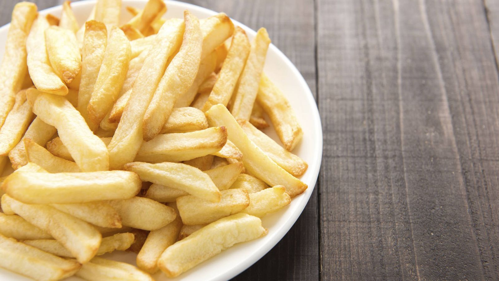 Foto: Las patatas fritas, grasas trans habituales en nuestra dieta. (iStock)