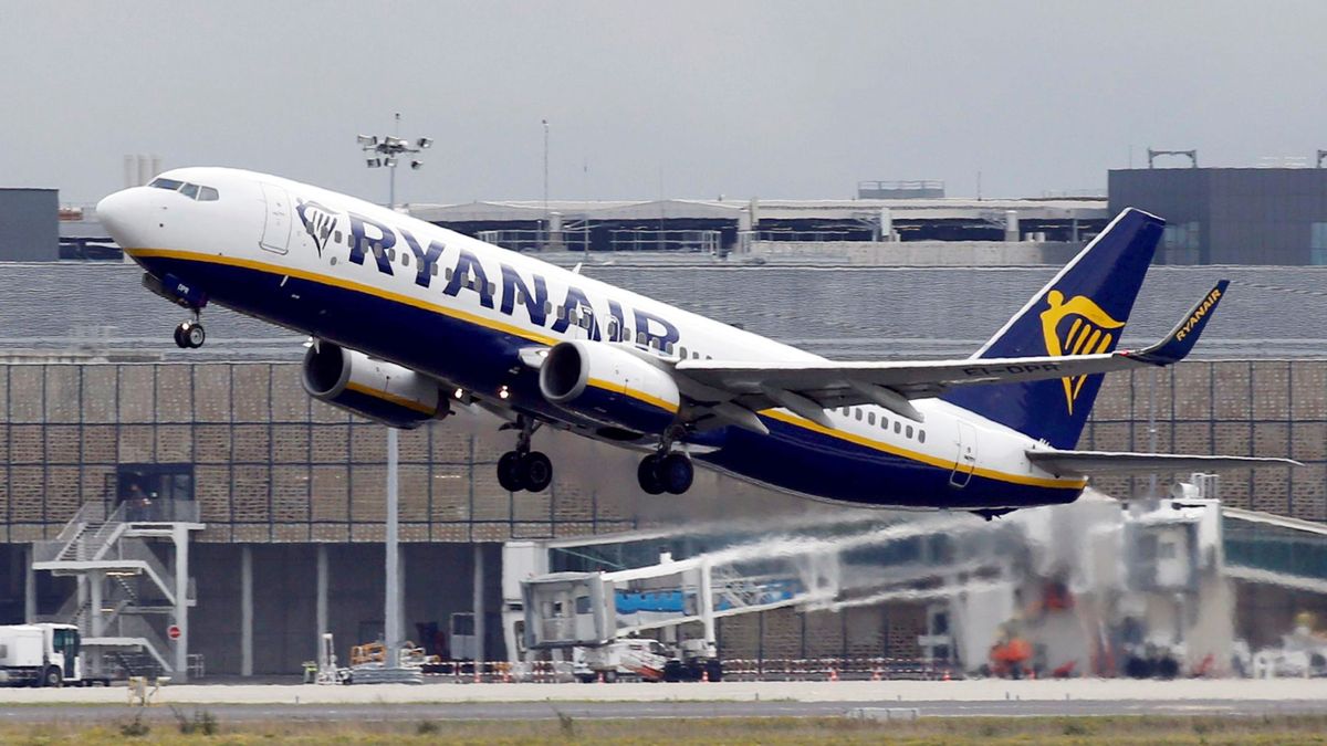 Ryanair invertirá 100 millones más al año para subir un 20% el sueldo a sus pilotos