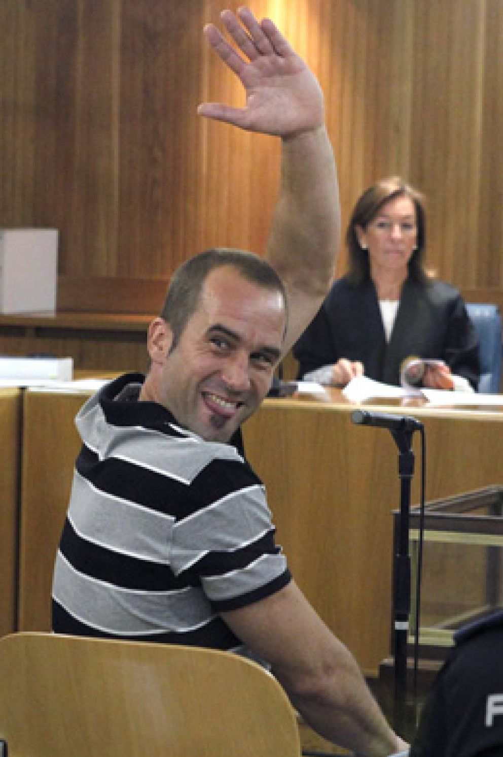 Foto: El entorno etarra da la espalda a Txeroki, su jefe más sanguinario, en su primer juicio en España
