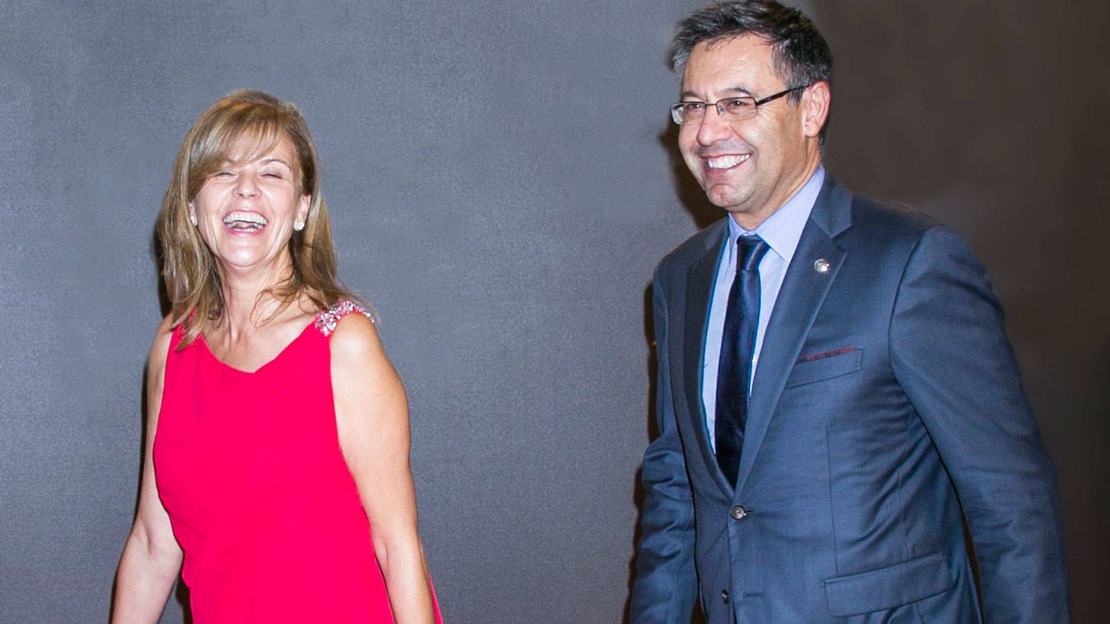 Foto: Marta Frías con Bertomeu, el presidente del Fútbol Club Barcelona. (Getty)