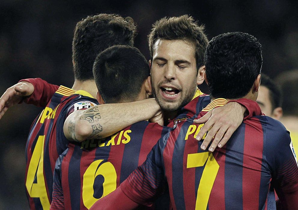 Foto: Los jugadores del Barça celebran uno de los goles ante la Real en Copa (Efe).