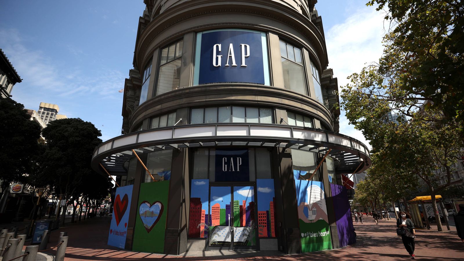 Gap fechará todas as lojas no Reino Unido e na Irlanda - ISTOÉ