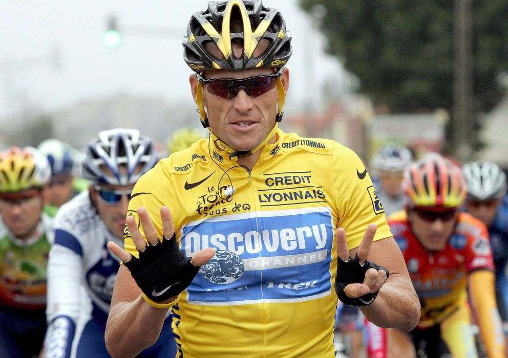 Foto: Lance Armstrong celebra el que, por entonces, era su séptimo Tour de Francai.