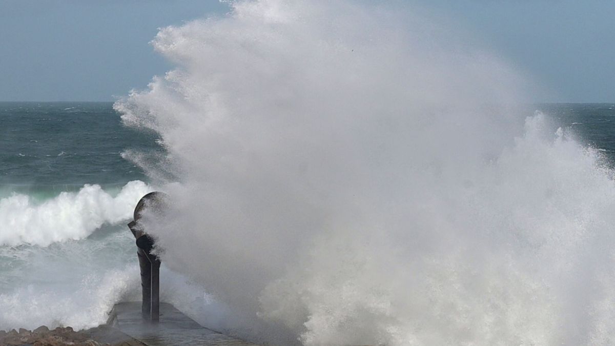 Olas de 14 metros en Estaca de Bares (A Coruña) marcan el máximo histórico 