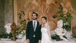 El álbum de boda de Mireia en una finca de la alta burguesía catalana: del vestido desmontable con velo antiguo a una decoración neoclásica