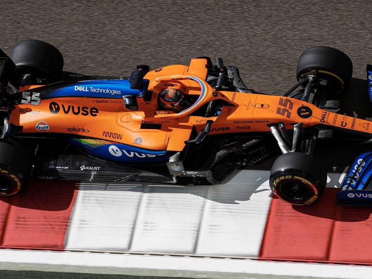 Foto: Sainz se mostraba más satisfecho que una semana atrás con el MCL35, pero con la incógnita con los neumáticos blandos, claves para los clasificatorios