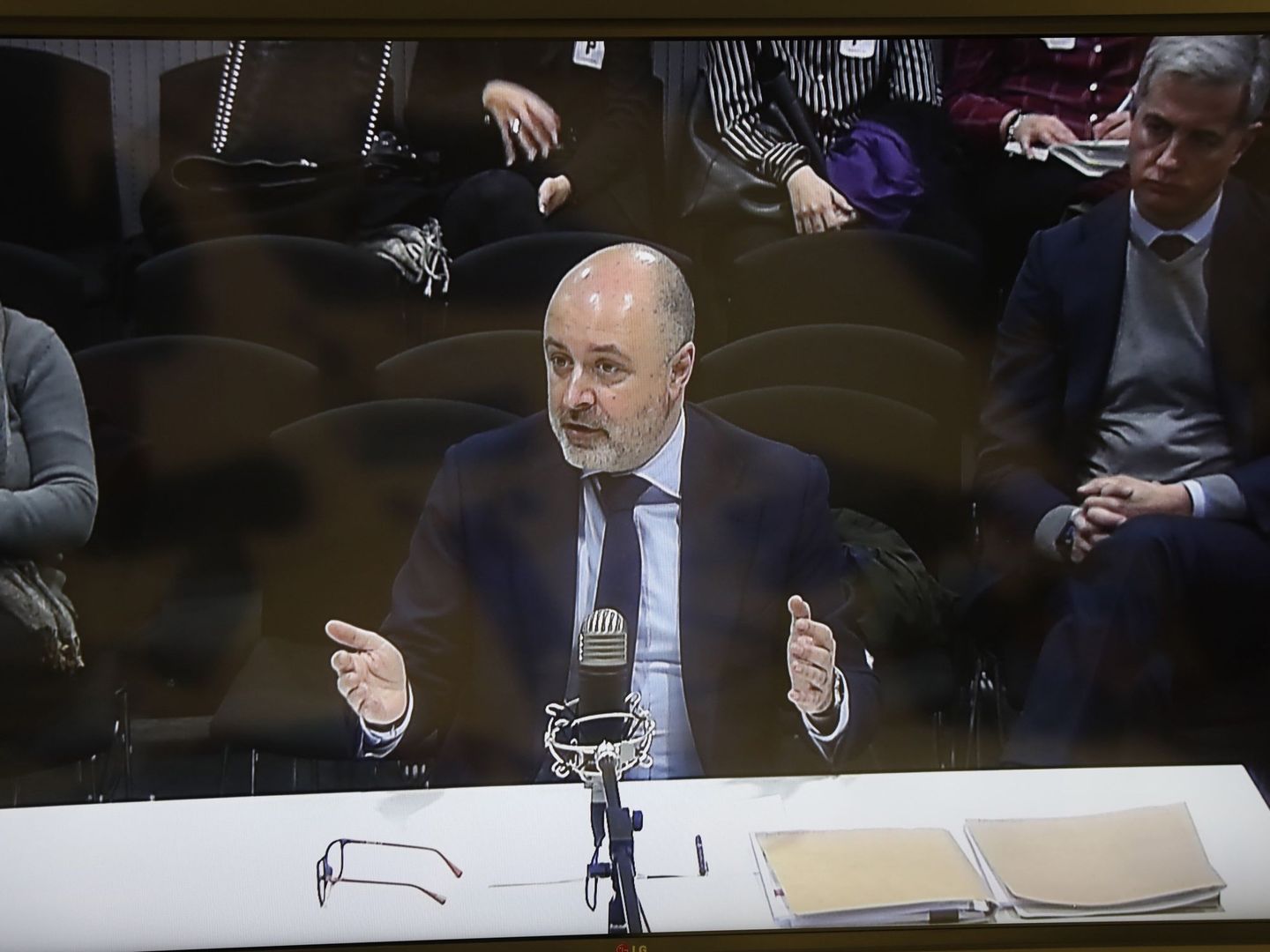 Serra, exvicesecretario del PP valenciano, en el juicio sobre la financiación ilegal. Ricardo Costa, detrás.