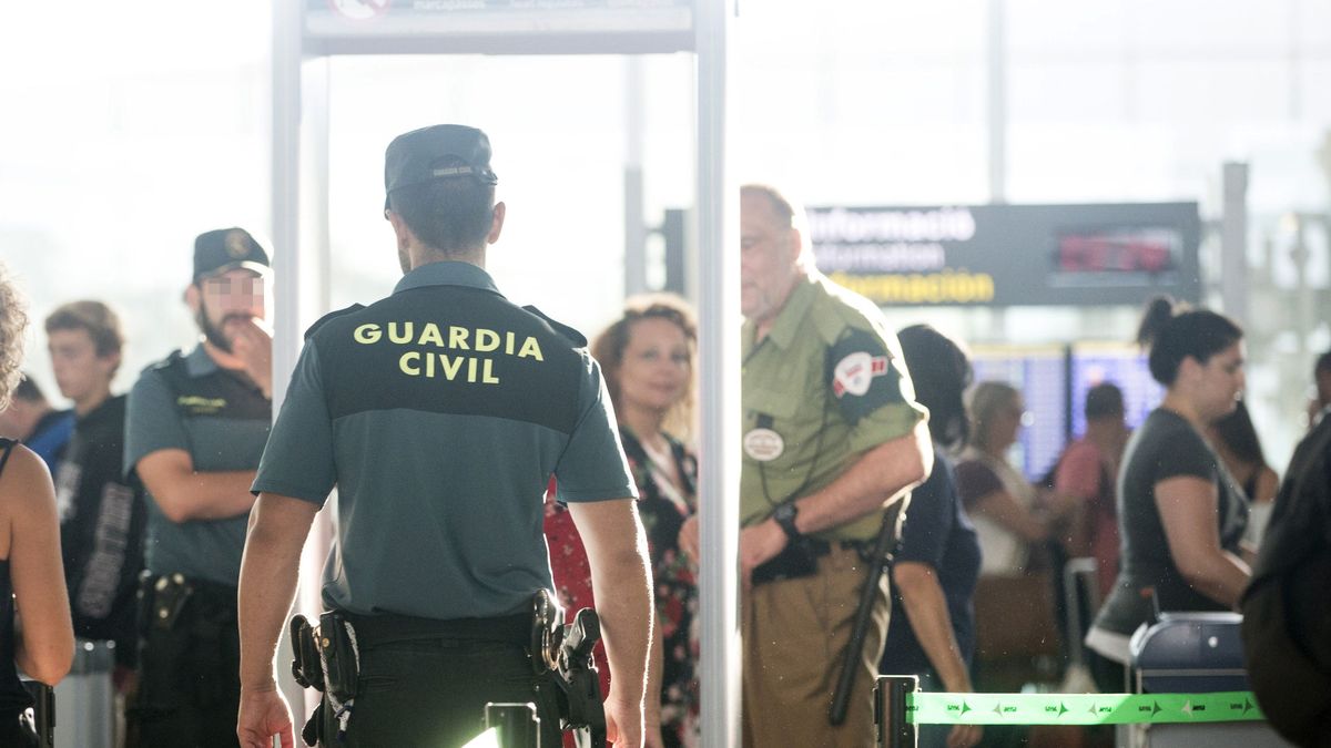 Se enfrenta a 200.000 euros de multa por hablar catalán en el aeropuerto de Mallorca