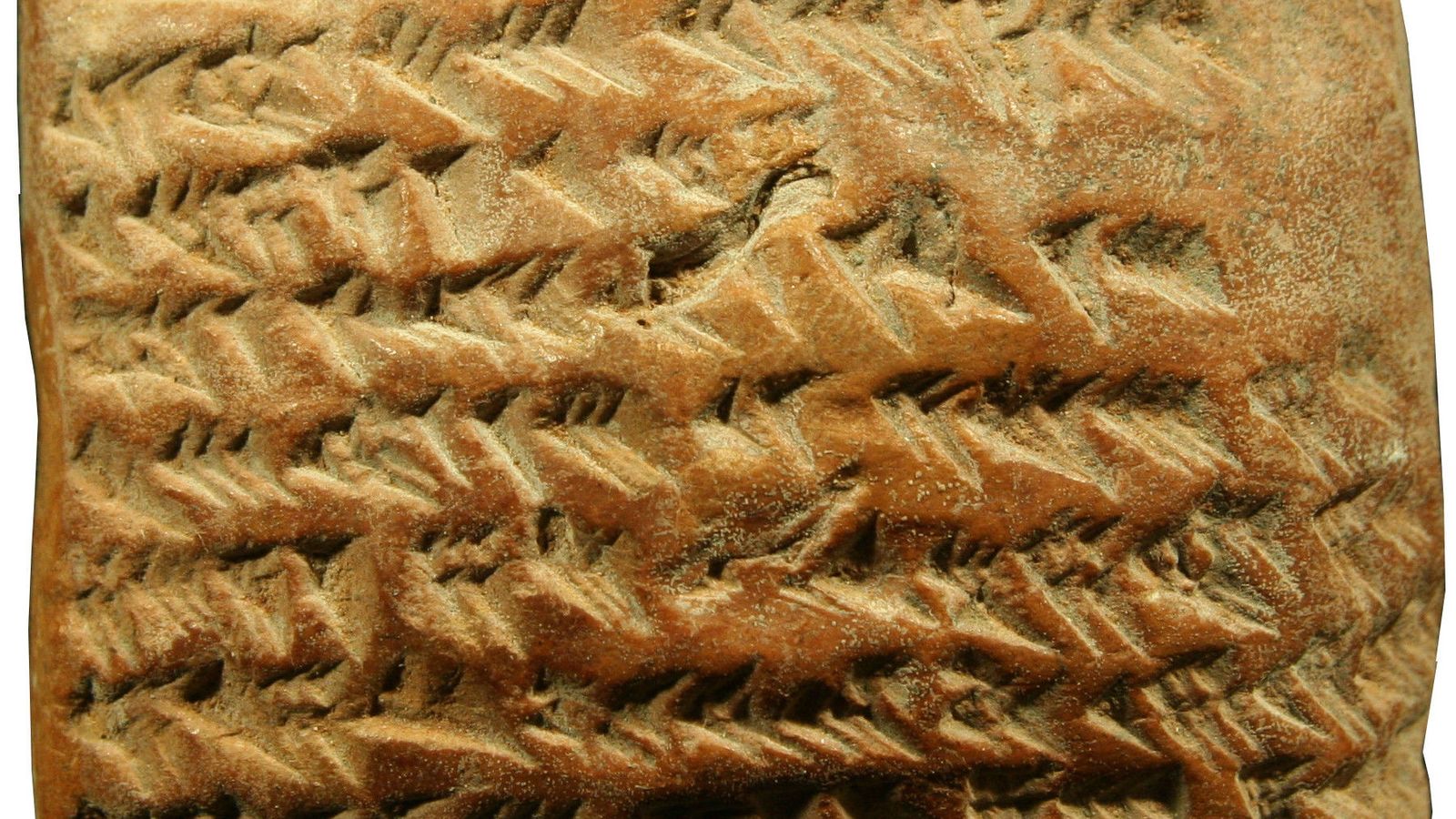 Foto: Tablilla babilónica con escritura cuneiforme. No es una galleta. (Ossendrijver)