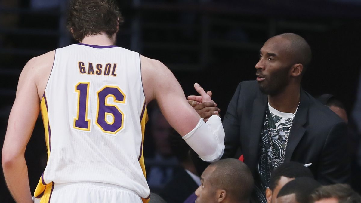 Kobe Bryant es el único que mantiene con vida a Pau Gasol en los Lakers
