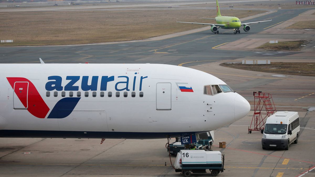 Un avión Boeing 767-300 tiene que aterrizar de emergencia en Siberia dejando 56 heridos