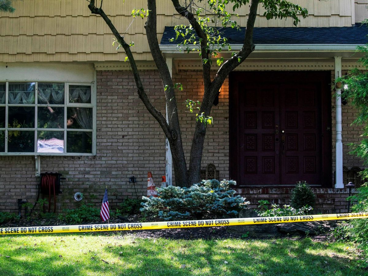 Foto: Exterior de la casa de la jueza, donde su hijo y su marido fueron atacados. Foto: Reuters
