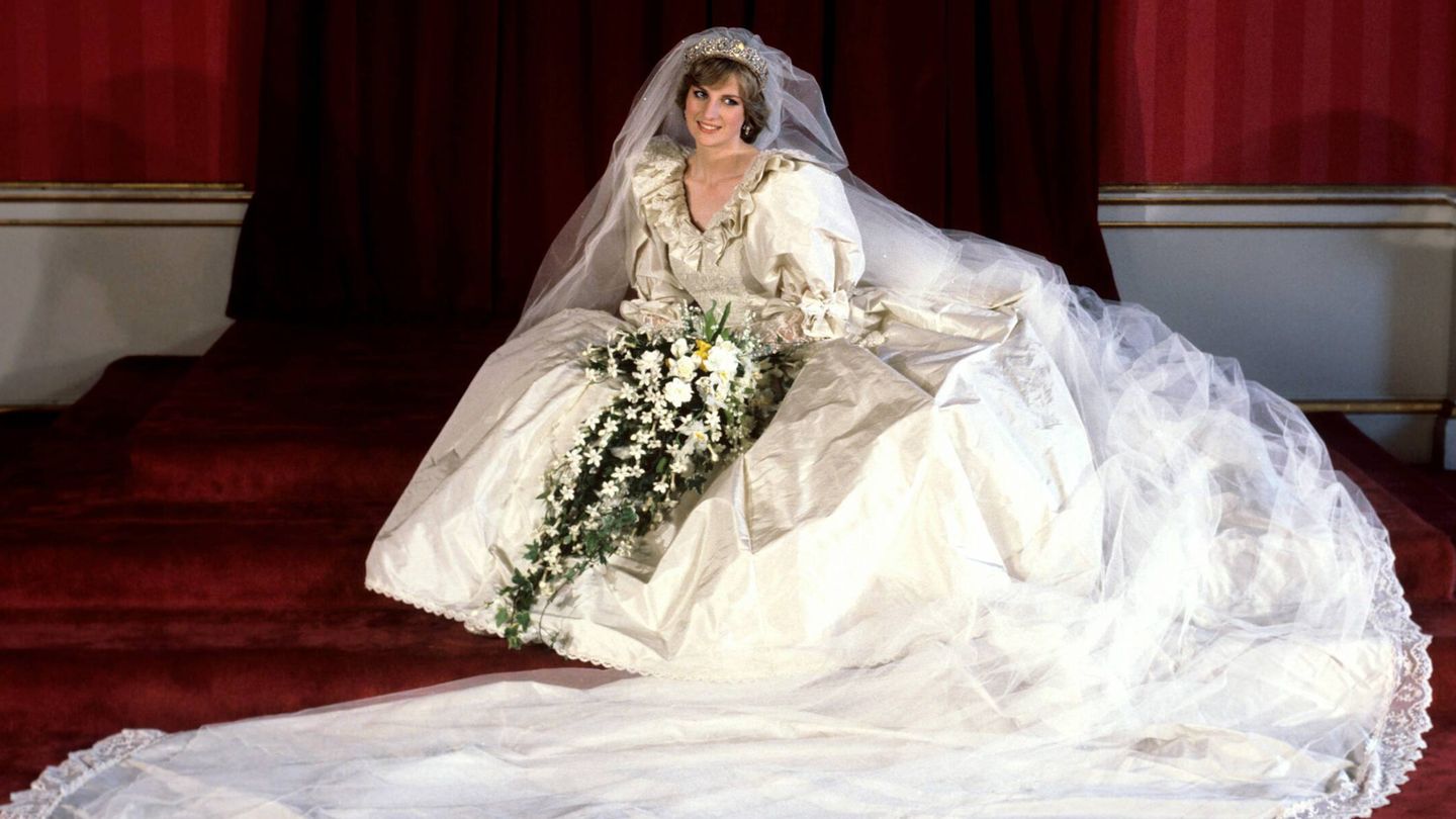 Diana de Gales, con su icónico vestido de novia. (Cordon Press)