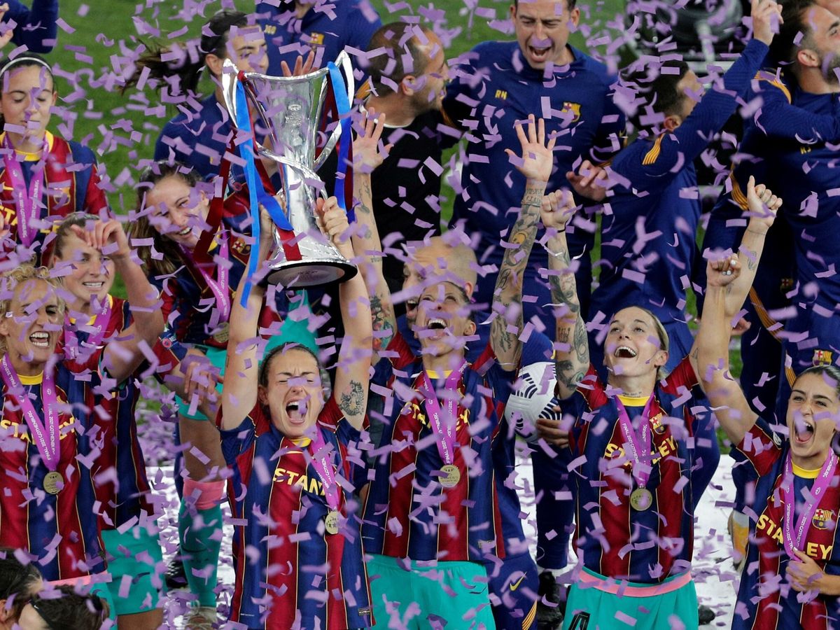 Foto: Las jugadoras del FC Barcelona celebran la victoria en 2021 (EFE)