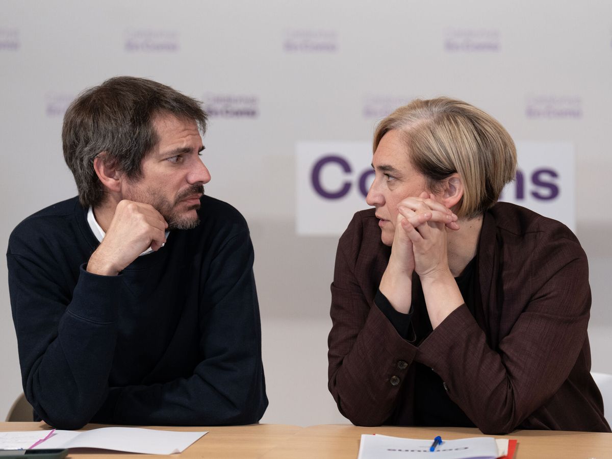 Foto: El ministro de Cultura, Ernest Urtasun, y la exalcaldesa de Barcelona Ada Colau, en una ejecutiva de los comunes. (Europa Press/David Zorrakino)