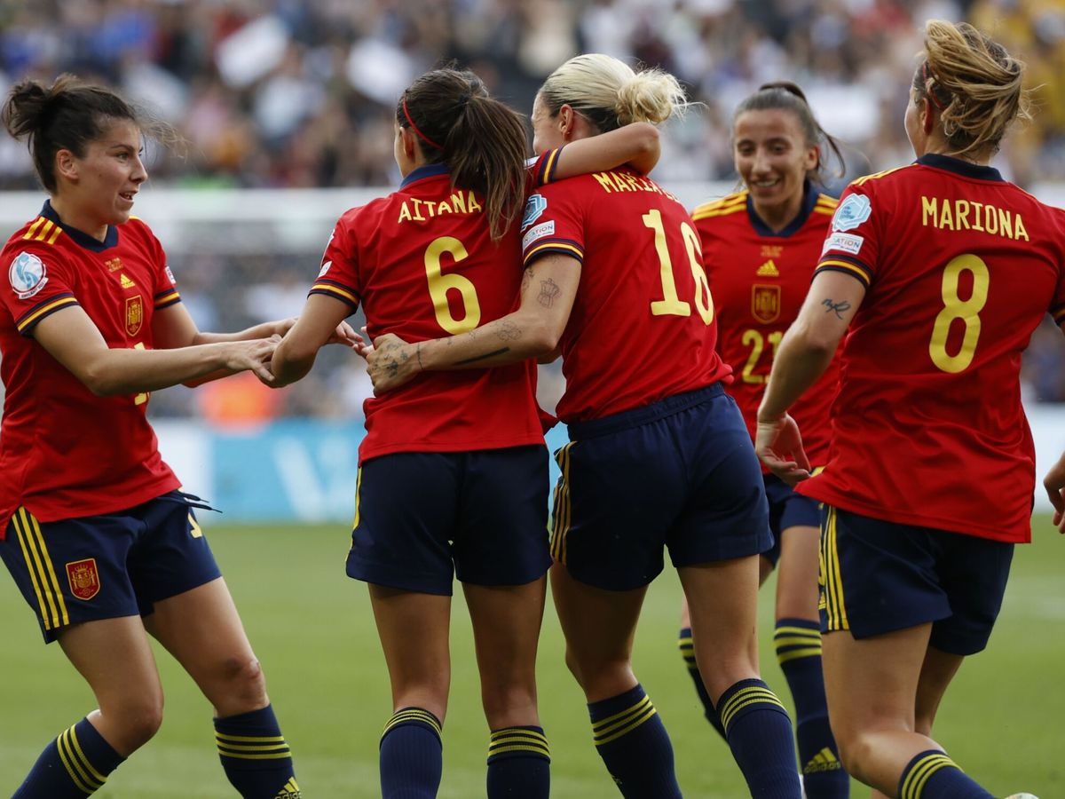 Foto: Las jugadoras de la Selección española celebran un gol. (EFE/Miguel Toña)