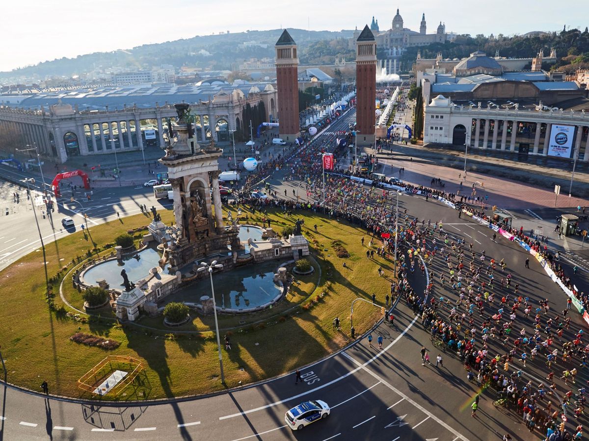 Foto: Vista aérea de la Maratón de Barcelona disputada el pasado año. (EFE)