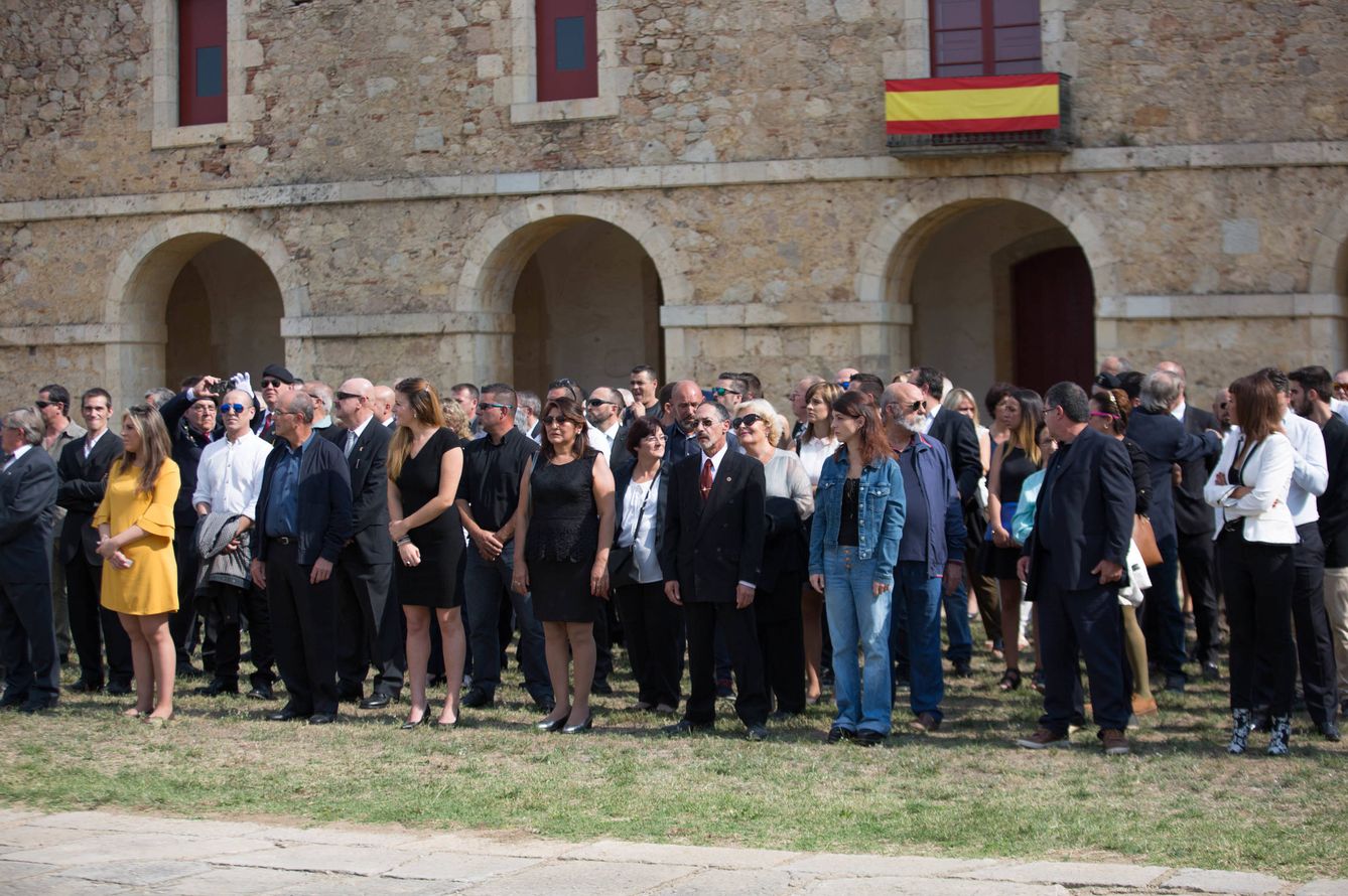 Participantes en la jura de bandera civil en Figueres. (D.B.)