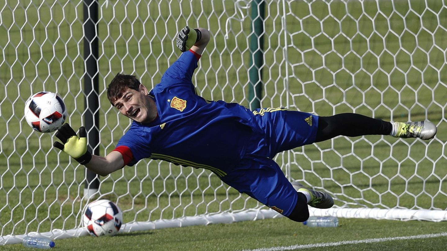 Casillas, en un entrenamiento con la Selección española. (EFE/Juanjo Martín)
