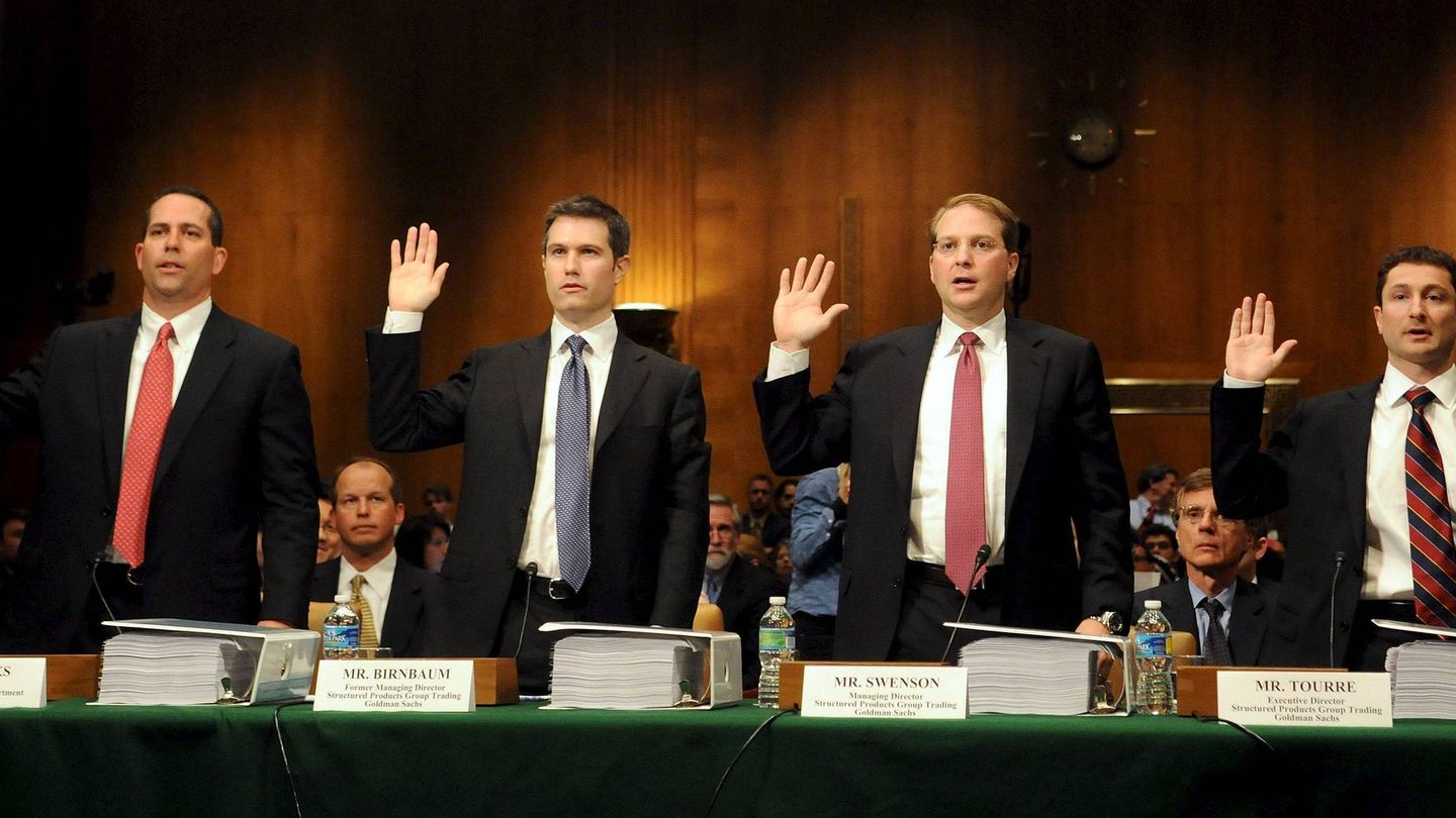 Josh Birnbaum (segundo por la izquierda), fundador de Tilden, declarando junto a otros banqueros de Goldman en el Senado de EEUU en 2010. (EFE)