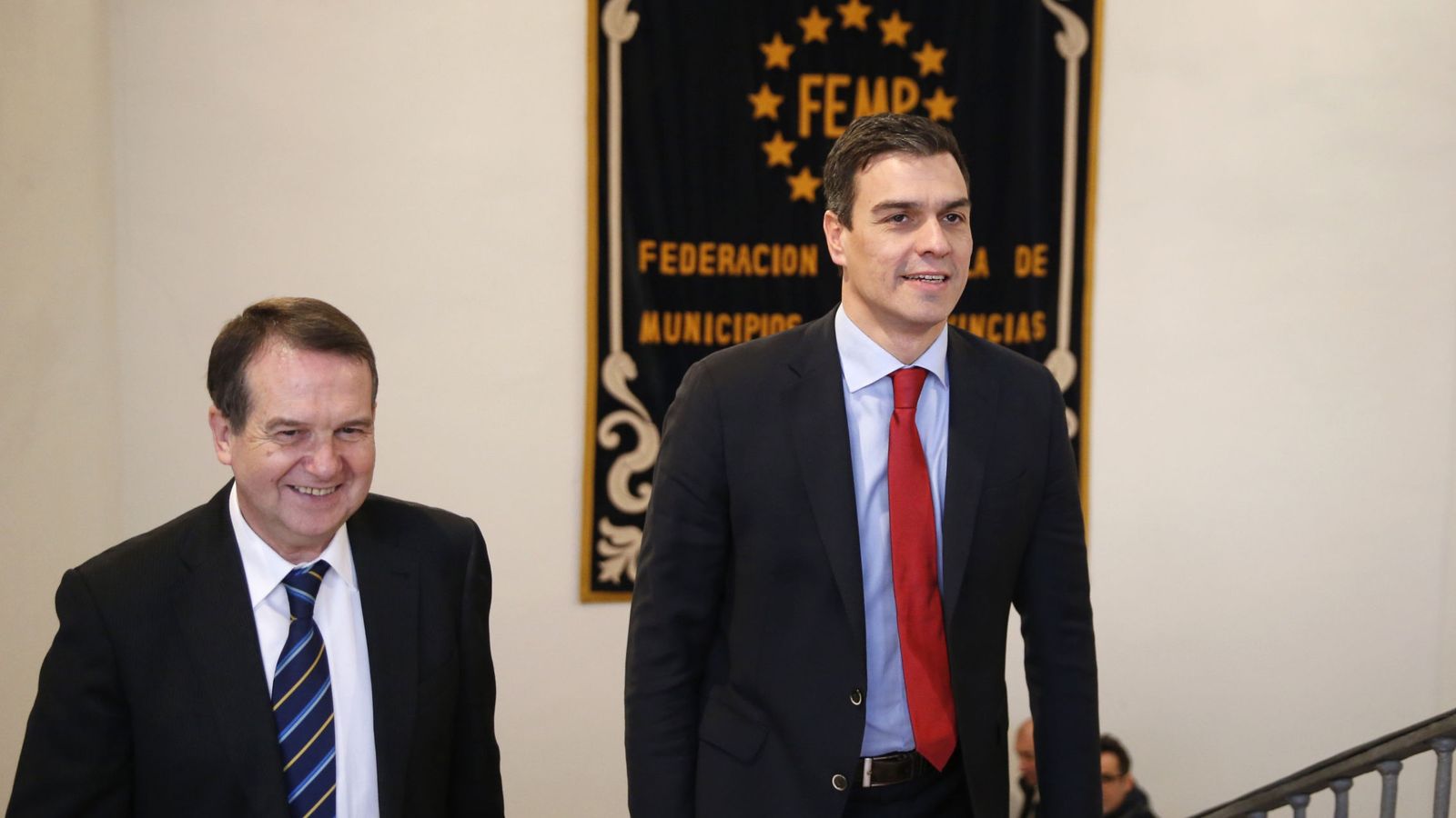 Foto: El secretario general del PSOE, Pedro Sánchez (d), junto a Abel Caballero. (EFE)