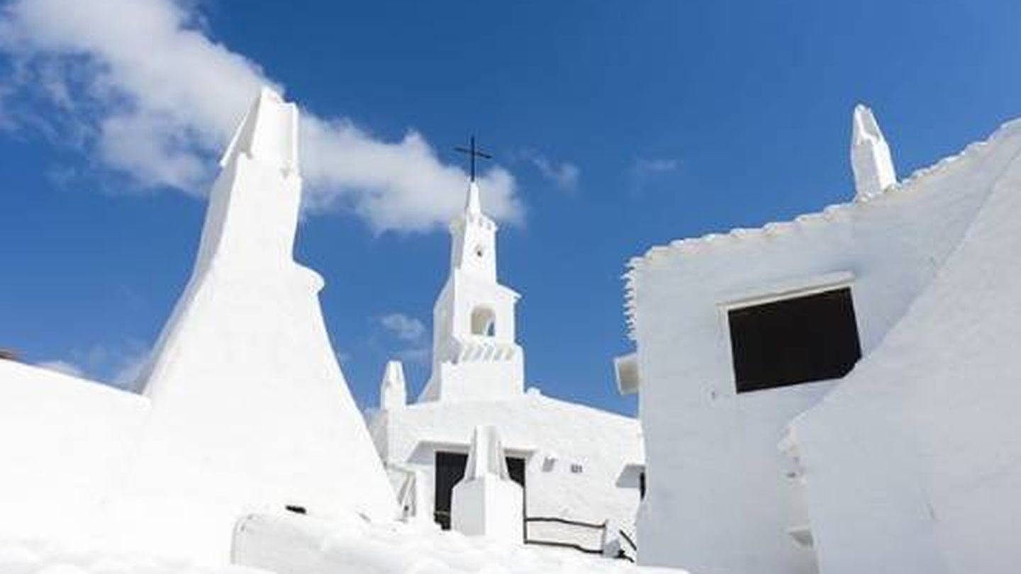 Binibeca Vell es tan blanco (y bello) que no se puede aguantar. (Foto: Turismo Menorca)