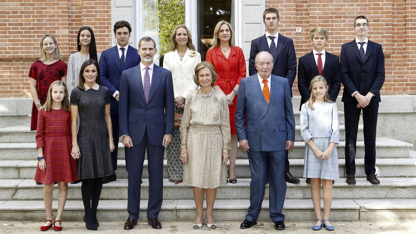 La familia del Rey al completo, en el 80º cumpleaños de la reina Sofía. (Casa de S. M el Rey)