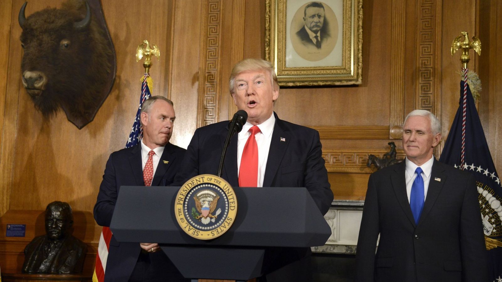 Foto: El presidente Trump pronuncia un discurso en Washington, el 26 de abril de 2017. (EFE)