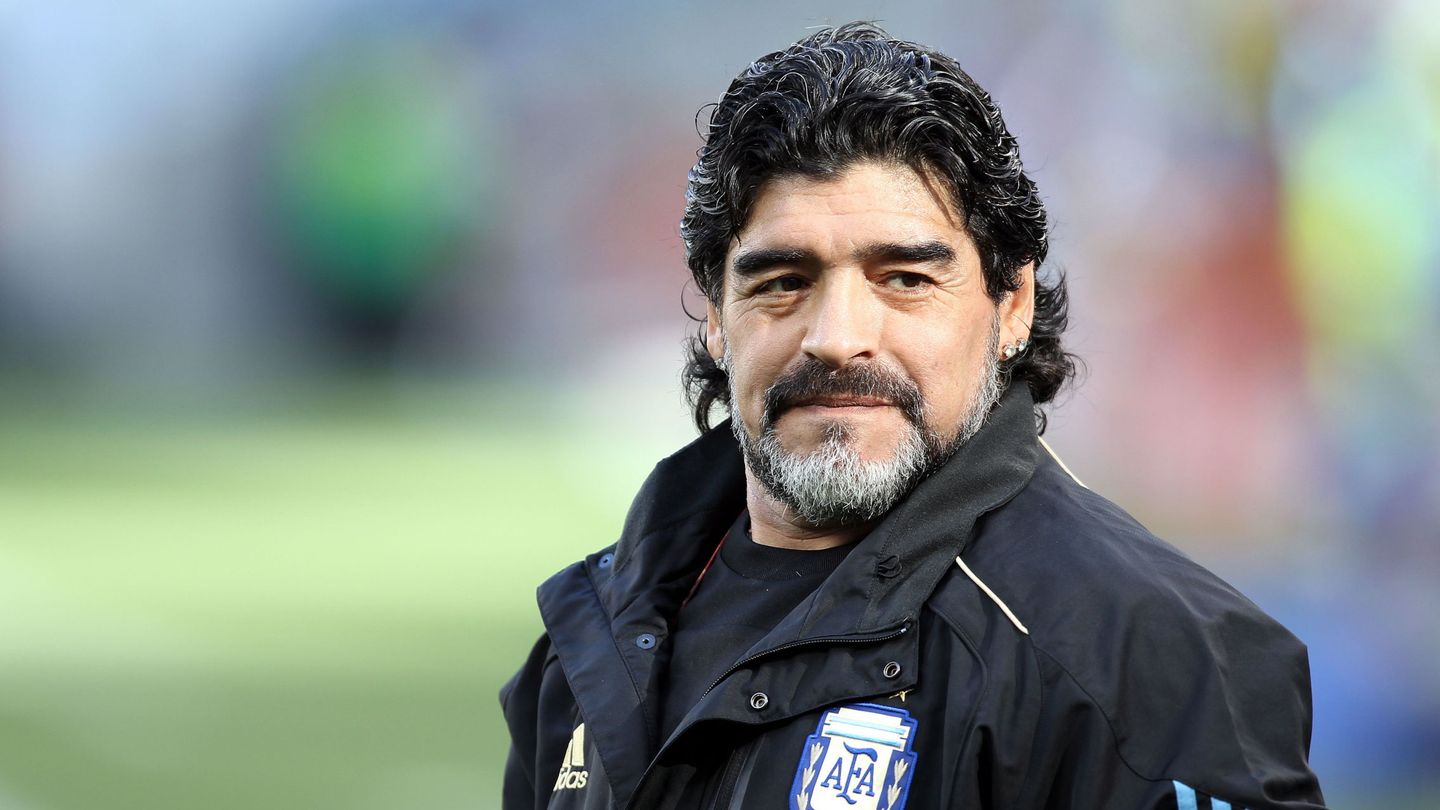 Maradona jugó con Víctor en el Barcelona. (EFE/Javier Lizón)