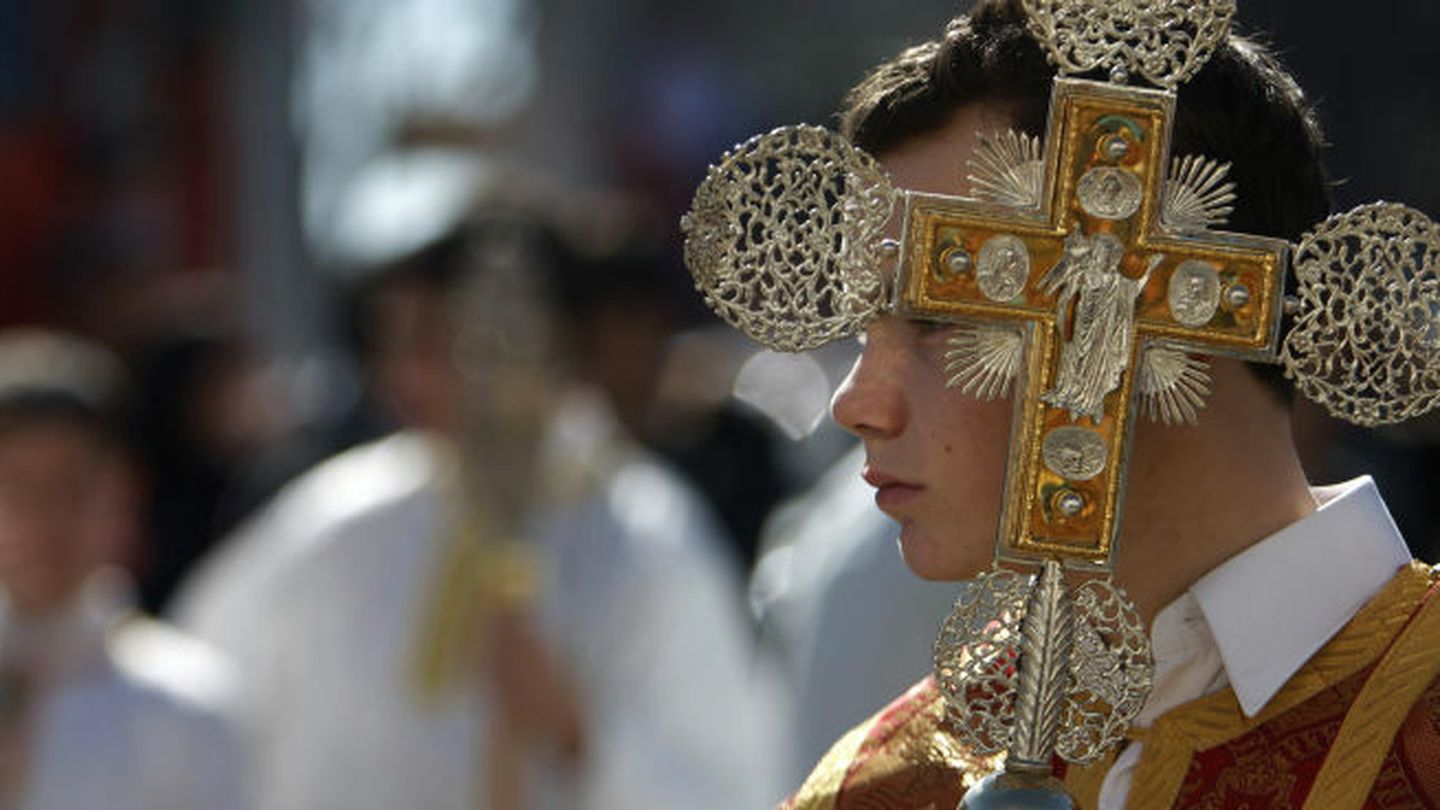 Un joven cristiano ortodoxo durante una procesión en Belén, Cisjordania (Reuters). 