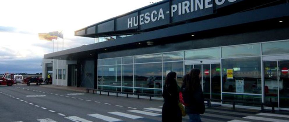 Foto: El aeropuerto de Huesca cierra marzo con sólo cuatro pasajeros, pese a la nieve y Semana Santa