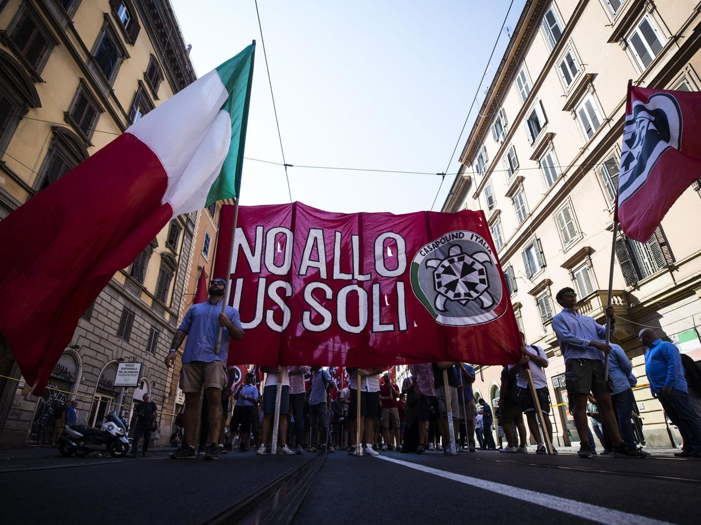 Protesta de CasaPound en el centro de Roma. (Reuters)