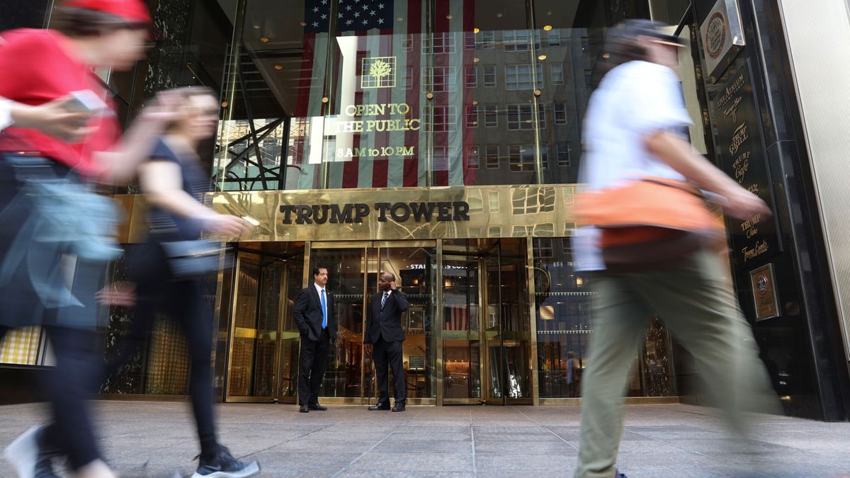 El director financiero de la Organización Trump se entrega tras ser imputado en NY