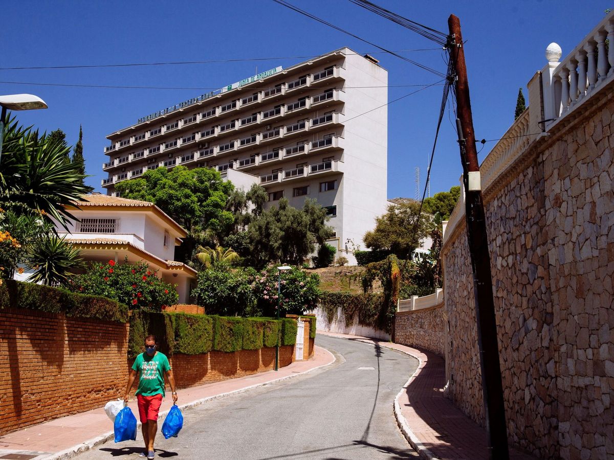 Foto: Fachada de la residencia de mayores El Palo de Málaga, una de las que en los últimos años ha padecido un brote. (EFE/Jorge Zapata)