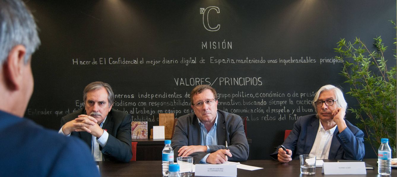 De izquierda a derecha: Valeriano Gómez, Carlos Sánchez (El Confidencial) y Ramiro Aurín. (C. Castellón)