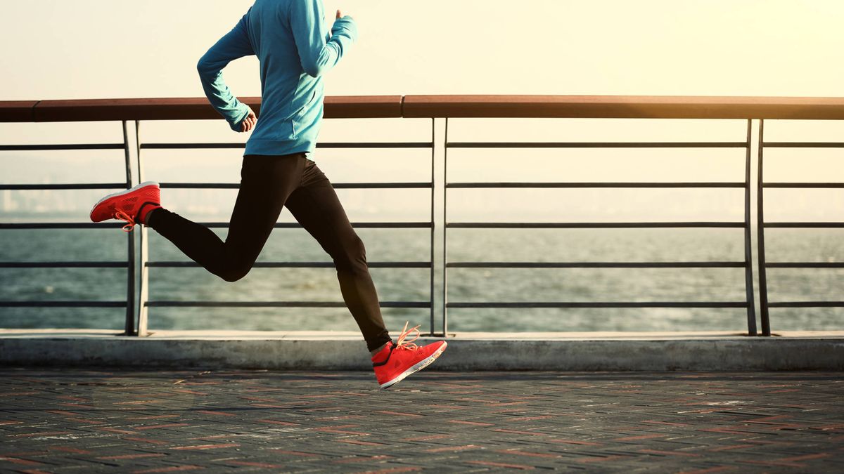 Los beneficios de correr 30 minutos al día (como vivir muchos más años) 