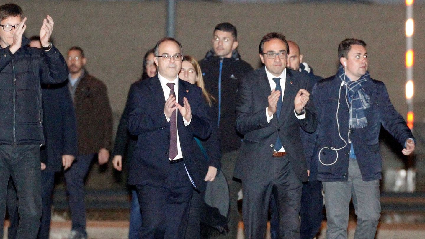 Carles Mundó, Jordi Turull y Josep Rull, a su salida de la prisión de Estremera. (EFE) 