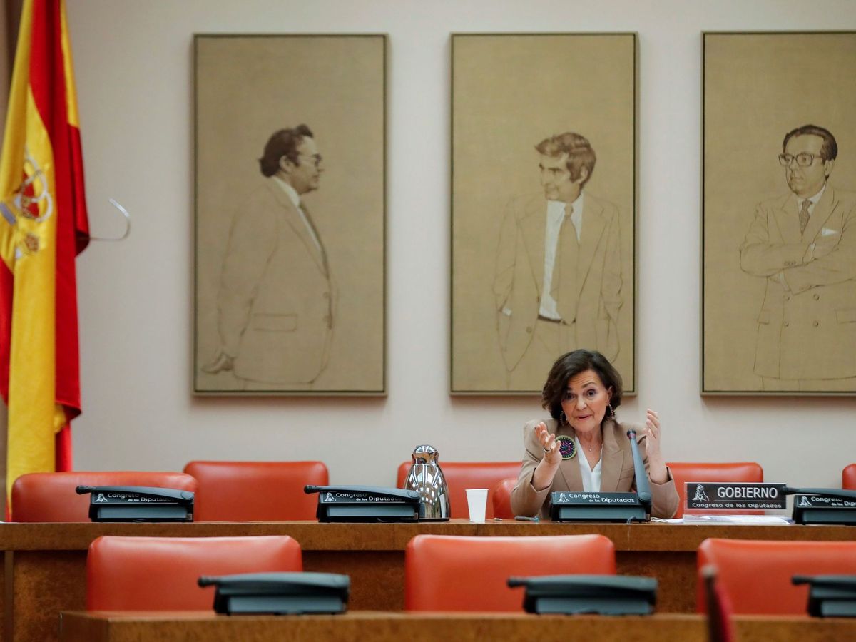 Foto: La vicepresidenta primera, Carmen Calvo, este 18 de mayo en la Comisión Constitucional del Congreso. (EFE)