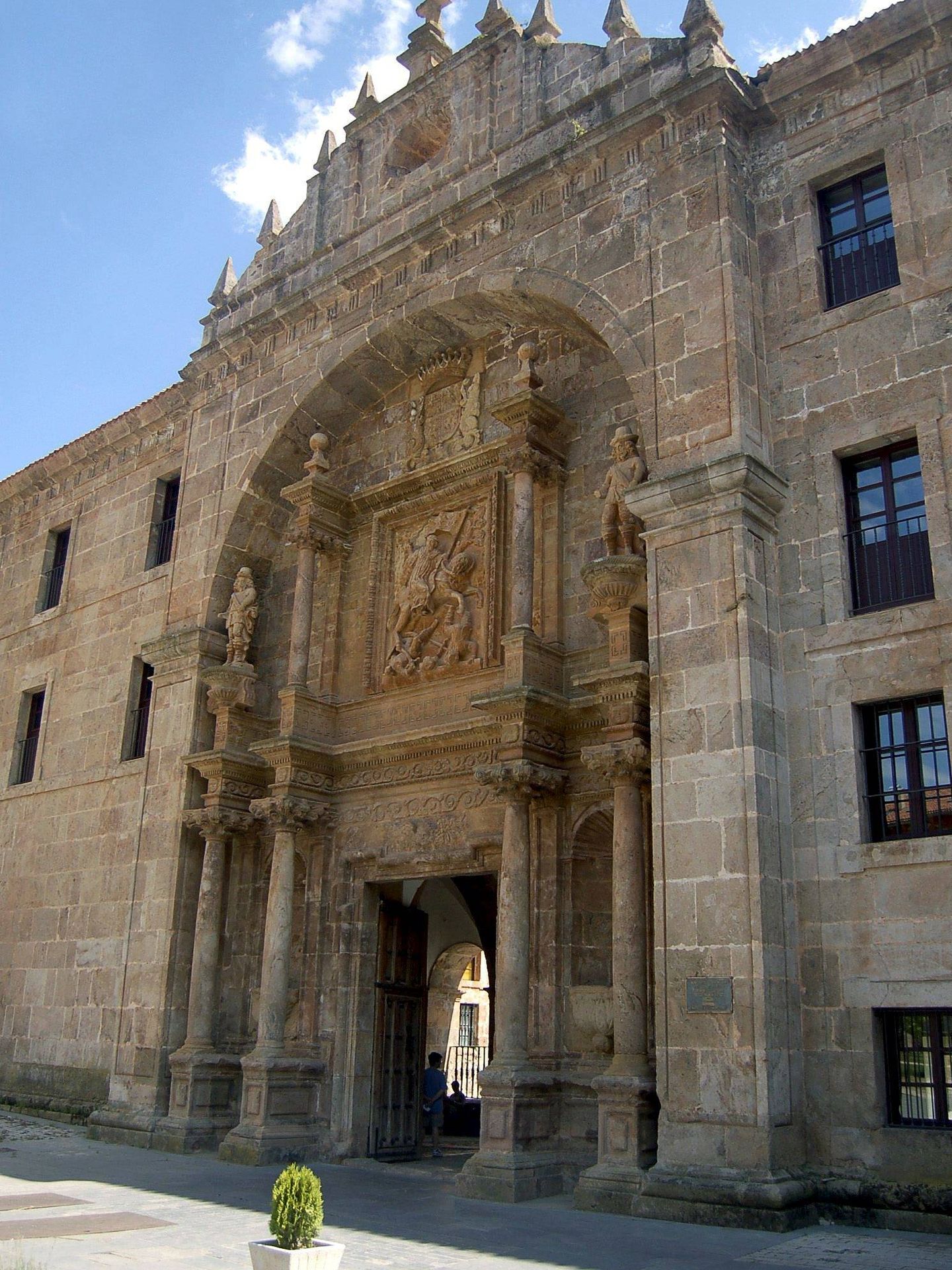 Fotografía de archivo del monasterio de Yuso en San Millán de la Cogolla (La Rioja) (EFE)