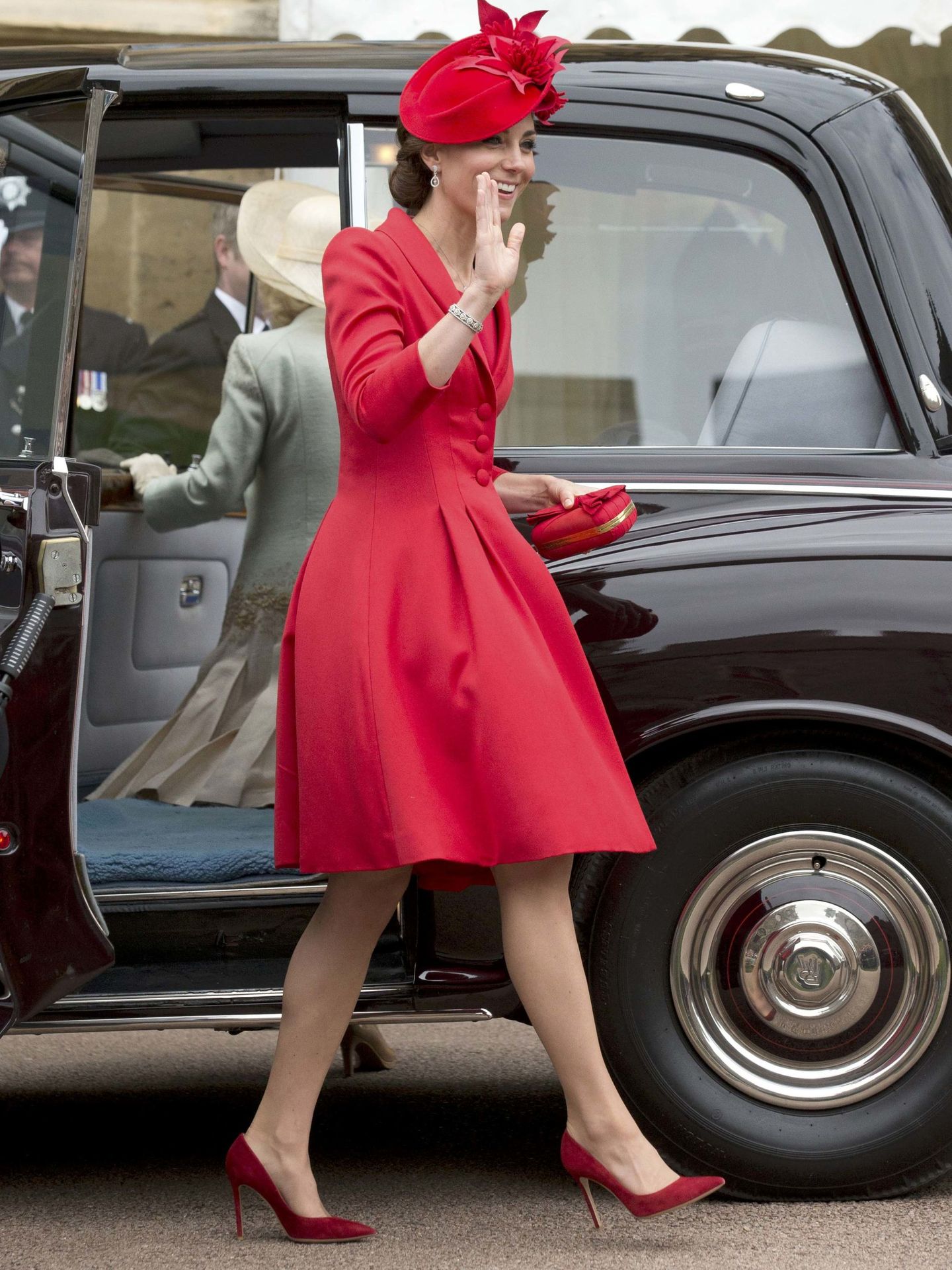 Kate Middleton, con abrigo rojo de Alexander McQueen. (EFE)