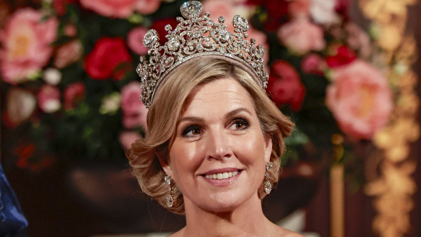 Máxima de Holanda rescata la tiara de los Estuardos para su cena con los reyes Felipe y Letizia. (Gtres)