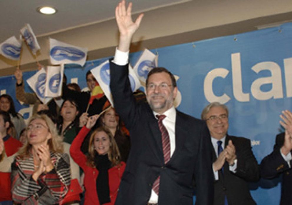 Foto: Rajoy domina la campaña y vuelve a  adelantarse a Zapatero