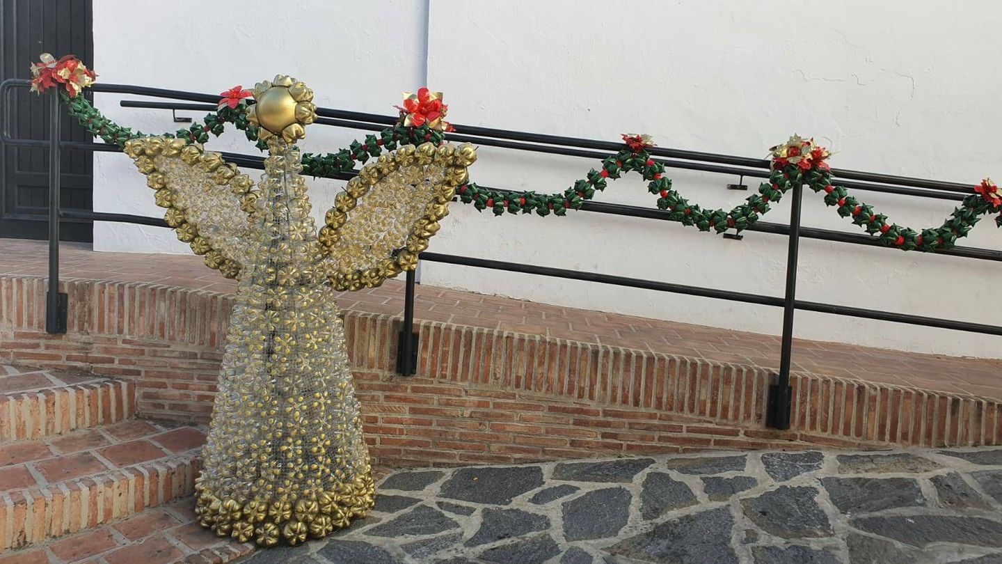 Una de las piezas que adornan las calles de Canillas de Aceituno. (EC)